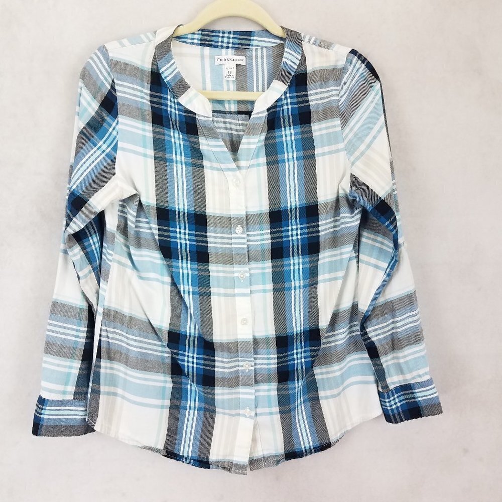 Croft & Barrow Petite PS Roll tab sleeve Button down Plaid Shirt in Blue / White